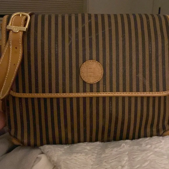 🌈BYE 🌈😍RARE VNT AUTH FENDI Crossbody 😍😍😍😍 - Picture 4 of 16